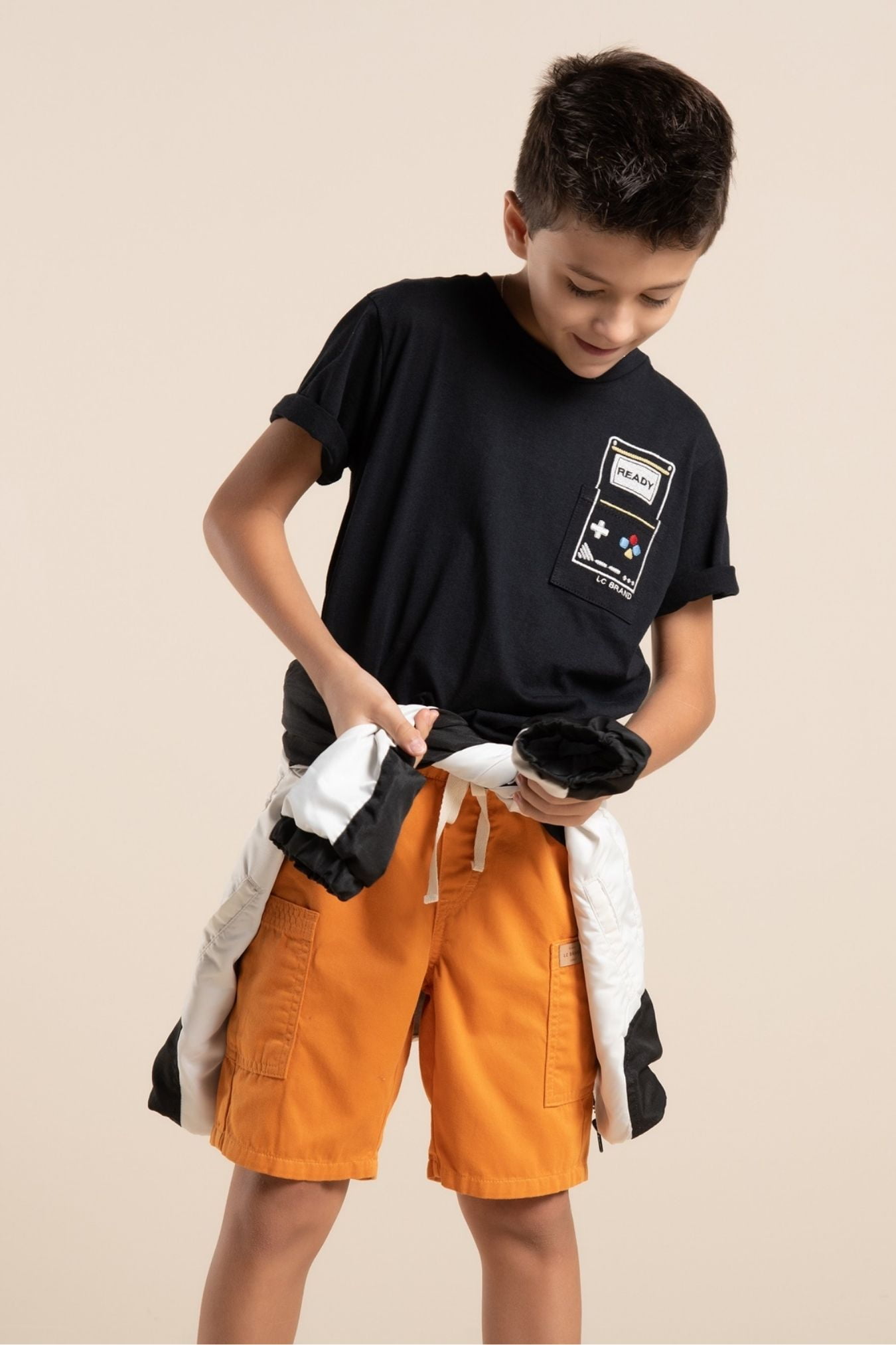 T-shirt infantil manga curta com detalhe no bolso