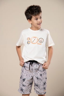 T-shirt infantil com bordado imitando velocímetro