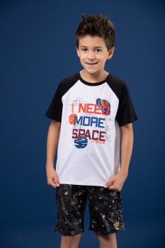 T-shirt infantil estampa "i need more space"