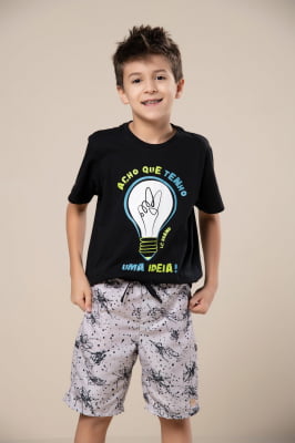 T-shirt infantil de malha com estampa que brilha no escuro